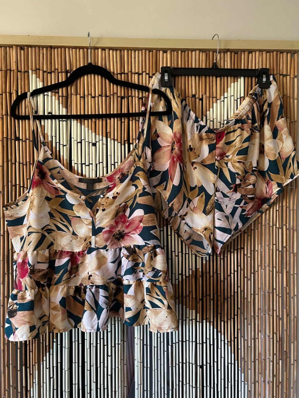 Floral Peplum Cami Top & short in Multicolor